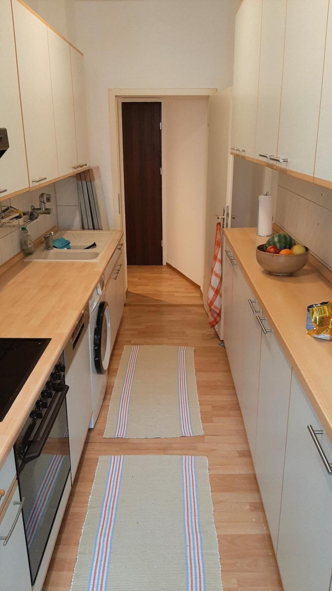 Helles, Moebliertes Zimmer In Schoener, Zentraler Wg *